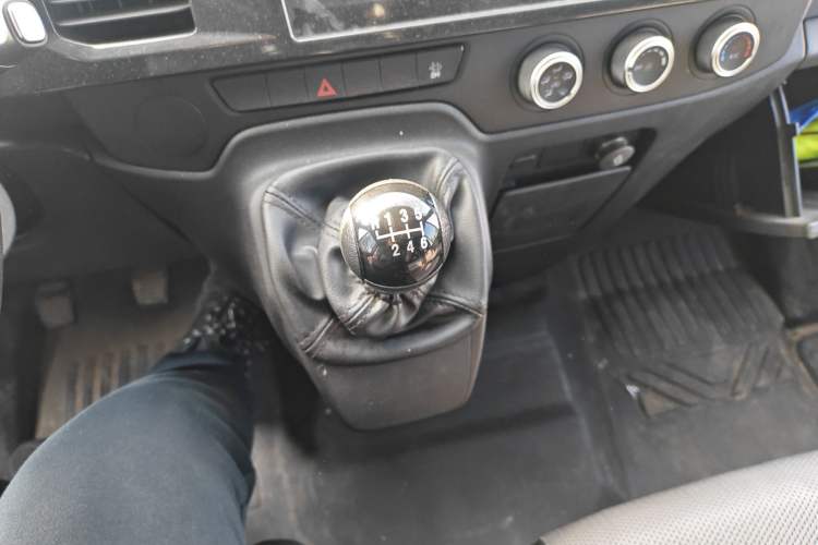 Used JMC Fushun 2022 2.0T Manual Van Short Wheelbase Mid-Height Roof 3-Seater Gear Lever