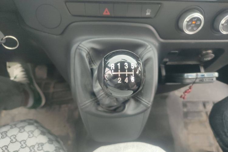 Used JMC Fushun 2022 2.0T Manual Multi-Function Passenger Vehicle Mid-Range High Roof 6-7 Seats Gear Lever