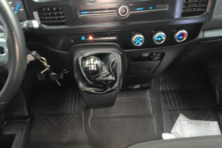 Used JMC Fushun 2022 2.0T Manual Multi-Function Passenger Vehicle Short Wheelbase Mid-Height Roof 6-Seater Gear Lever