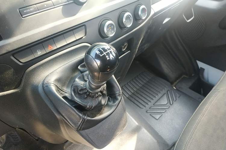 Used JMC Fushun 2022 2.0T Manual Multi-Function Passenger Vehicle Mid-Range High Roof 6-7 Seats Gear Lever