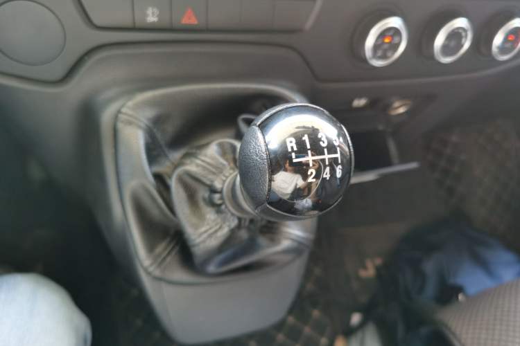 Used JMC Fushun 2022 2.0T Manual Multi-Function Passenger Vehicle Mid-Range High Roof 6-7 Seats Gear Lever