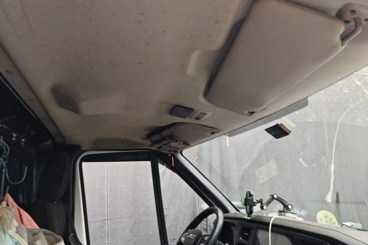 Used JMC Fushun 2022 2.0T Manual Van Long Wheelbase High Roof 3-Seater Headliner