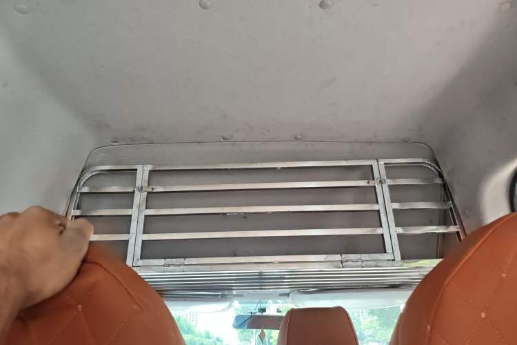 Used JMC Fushun 2022 2.0T Manual Multi-Function Passenger Vehicle Mid-Range High Roof 6-7 Seats Headliner