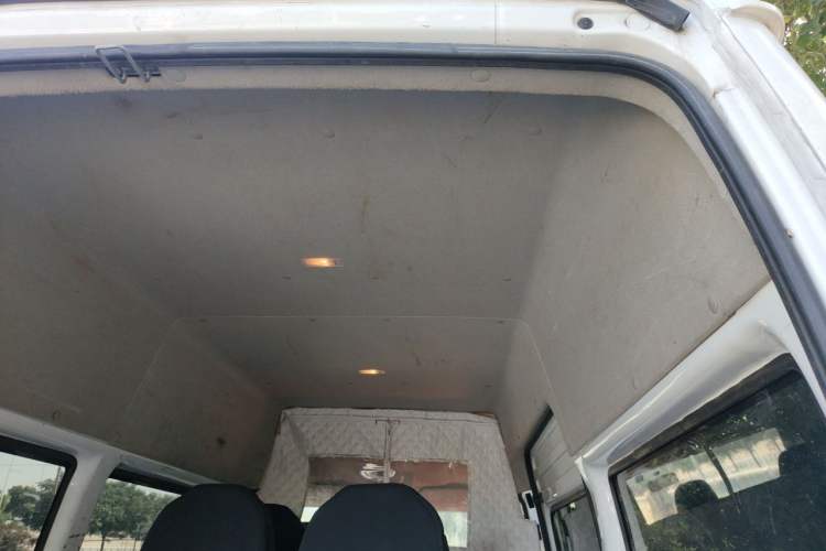 Used JMC Fushun 2022 2.0T Manual Multi-Function Passenger Vehicle Mid-Range High Roof 6-7 Seats Headliner