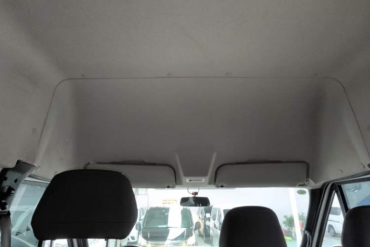 Used JMC Fushun 2022 2.0T Manual Multi-Function Passenger Vehicle Short Wheelbase Mid-Height Roof 6-Seater Headliner