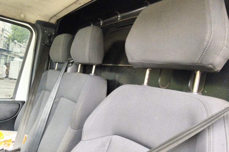 Used JMC Fushun 2022 2.0T Manual Van with Long Wheelbase Mid-Height Roof and 3 Seats Headliner