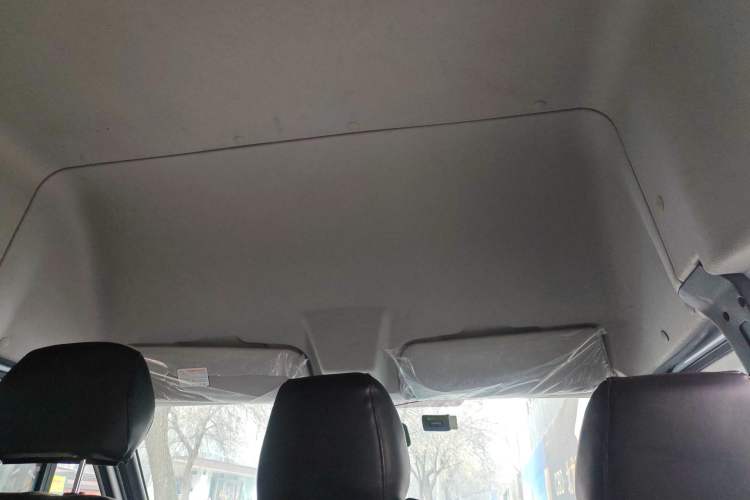 Used JMC Fushun 2022 2.0T Manual Multi-Function Passenger Vehicle Short Wheelbase Mid-Height Roof 6-Seater Headliner