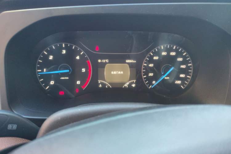 Used JMC Fushun 2022 2.0T Manual Multi-Function Passenger Vehicle Mid-Range High Roof 6-7 Seats Instrument Cluster