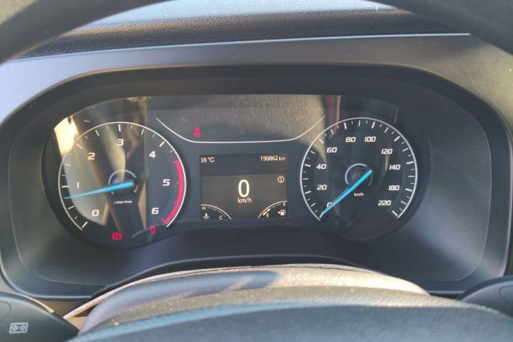 Used JMC Fushun 2022 2.0T Manual Multi-Function Passenger Vehicle Mid-Range High Roof 6-7 Seats Instrument Cluster