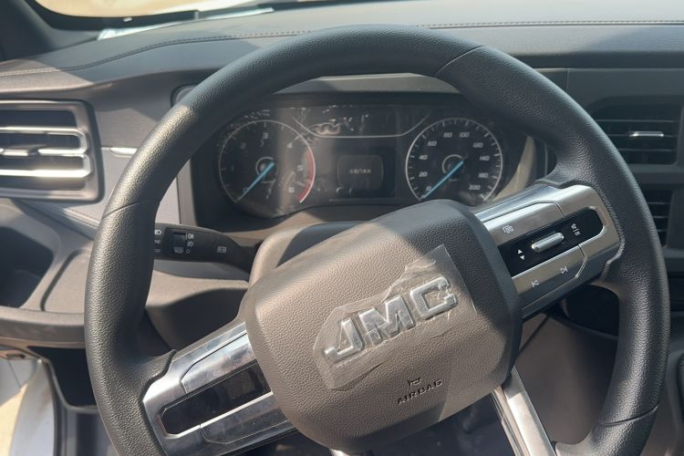 Used JMC Fushun 2022 2.0T Manual Multi-Function Passenger Vehicle Short Wheelbase Mid-Height Roof 6-Seater Instrument Cluster