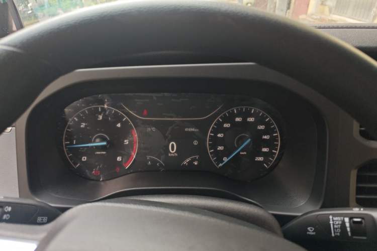 Used JMC Fushun 2022 2.0T Manual Multi-Function Passenger Vehicle Short Wheelbase Mid-Height Roof 6-Seater Instrument Cluster