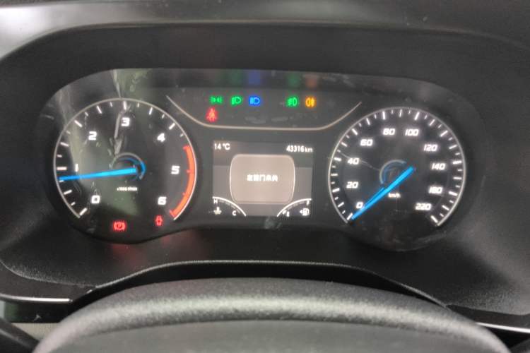 Used JMC Fushun 2022 2.0T Manual Multi-Function Passenger Vehicle Short Wheelbase Mid-Height Roof 6-Seater Instrument Cluster