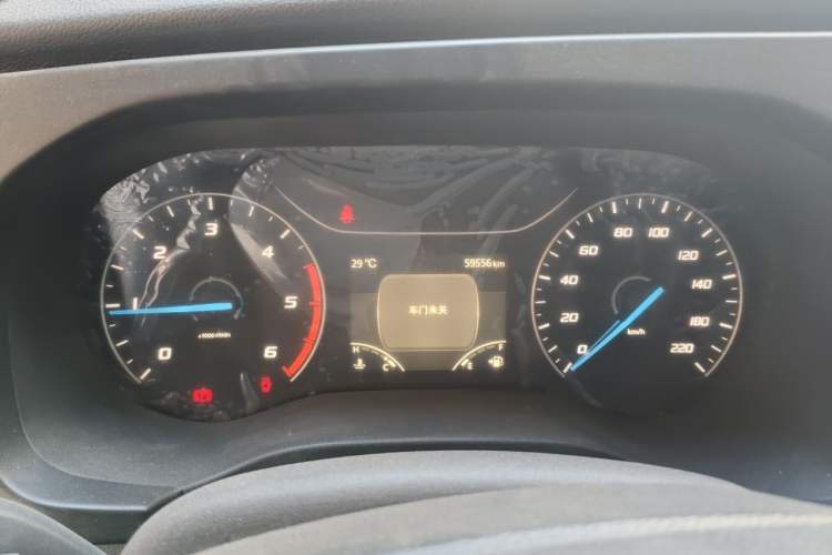 Used JMC Fushun 2022 2.0T Manual Multi-Function Passenger Vehicle Short Wheelbase Low Roof 6-Seater Instrument Cluster