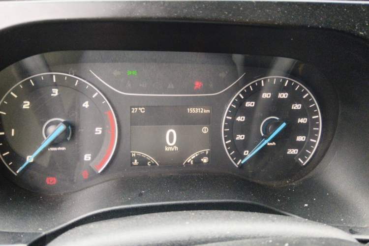 Used JMC Fushun 2022 2.0T Manual Van with Long Wheelbase Mid-Height Roof and 3 Seats Instrument Cluster