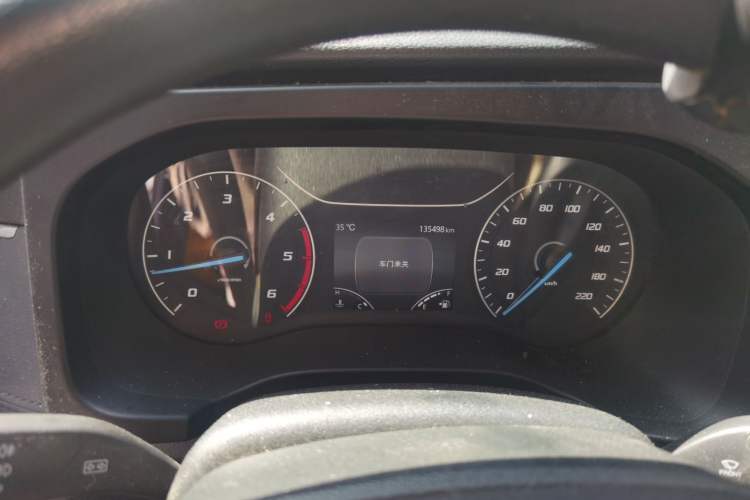 Used JMC Fushun 2022 2.0T Manual Multi-Function Passenger Vehicle Mid-Range High Roof 6-7 Seats Instrument Cluster