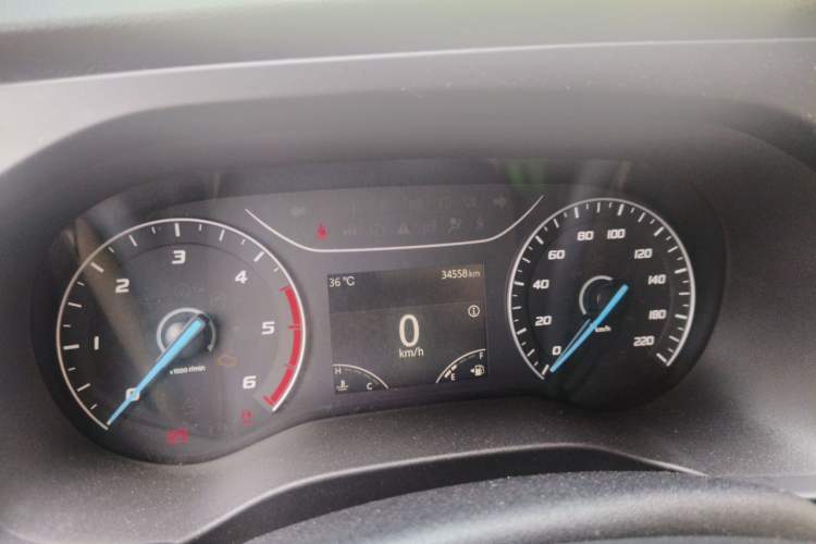 Used JMC Fushun 2022 2.0T Manual Multi-Function Passenger Vehicle Mid-Range High Roof 6-7 Seats Instrument Cluster