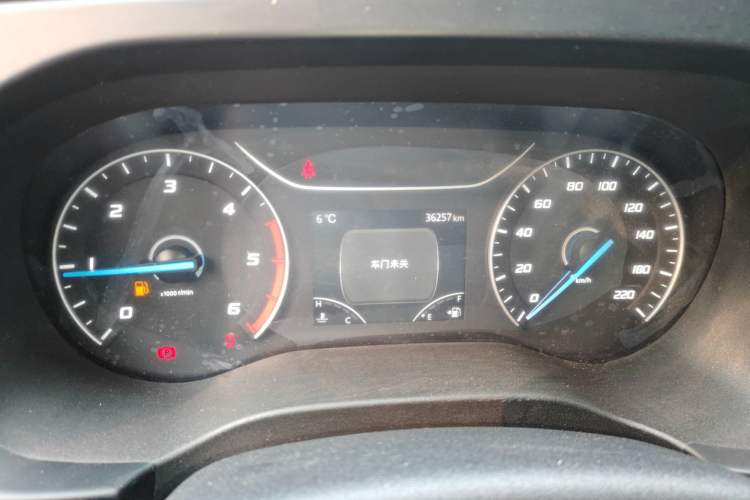 Used JMC Fushun 2022 2.0T Manual Multi-Function Passenger Vehicle Short Wheelbase Mid-Height Roof 6-Seater Instrument Cluster