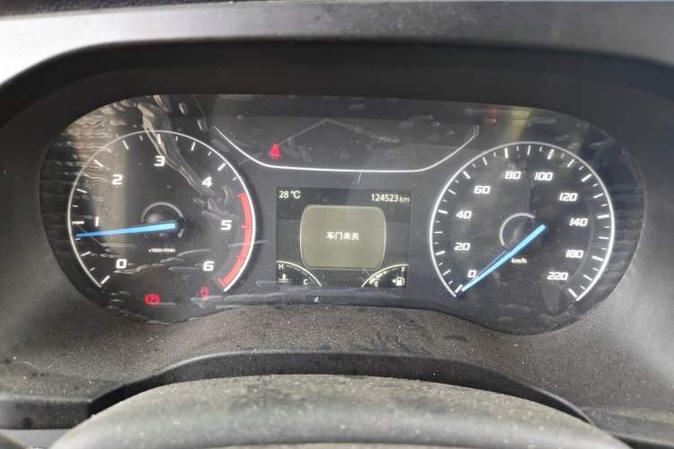 Used JMC Fushun 2022 2.0T Manual Multi-Function Passenger Vehicle Mid-Range High Roof 6-7 Seats Instrument Cluster