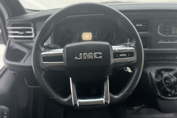 Used JMC Fushun 2022 2.0T Manual Multi-Function Passenger Vehicle Short Wheelbase Mid-Height Roof 6-Seater Interior 1
