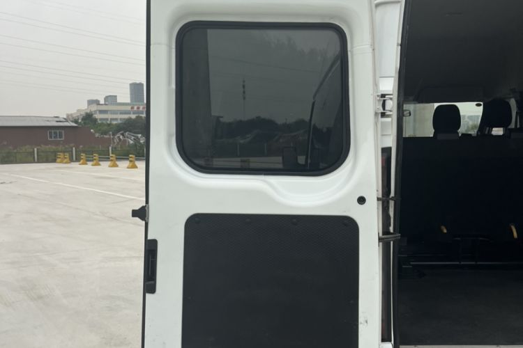 Used JMC Fushun 2022 2.0T Manual Multi-Function Passenger Vehicle Short Wheelbase Mid-Height Roof 6-Seater Interior 10