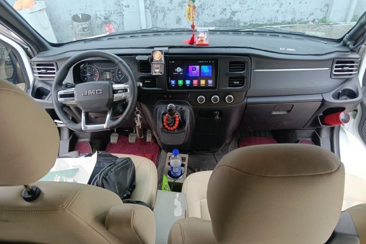 Used JMC Fushun 2022 2.0T Manual Multi-Function Passenger Vehicle Short Wheelbase Mid-Height Roof 6-Seater Interior 2
