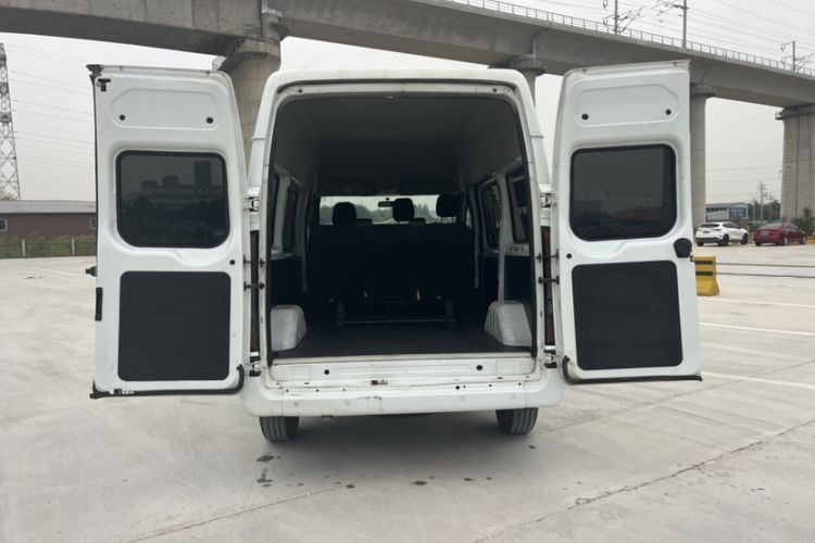 Used JMC Fushun 2022 2.0T Manual Multi-Function Passenger Vehicle Short Wheelbase Mid-Height Roof 6-Seater Interior 3