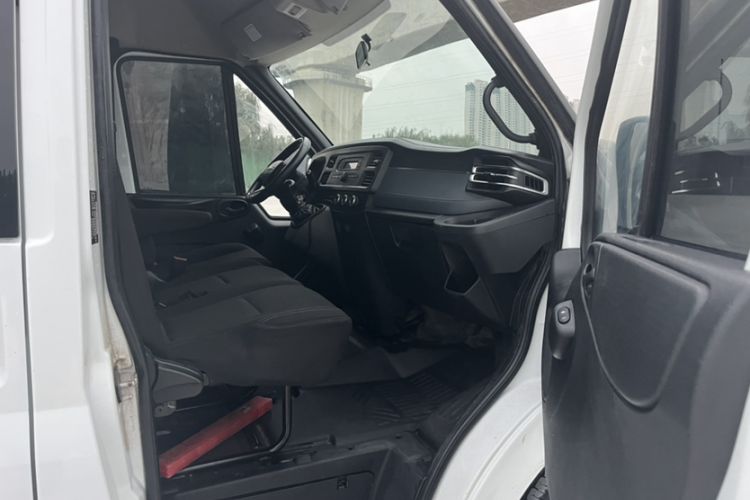 Used JMC Fushun 2022 2.0T Manual Multi-Function Passenger Vehicle Short Wheelbase Mid-Height Roof 6-Seater Interior 7