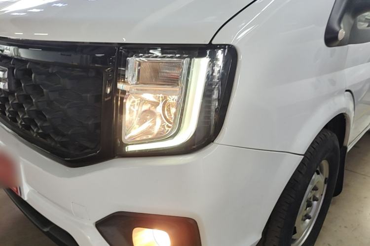 Used JMC Fushun 2022 2.0T Manual Multi-Function Passenger Vehicle Short Wheelbase Mid-Height Roof 6-Seater Left Front Headlight