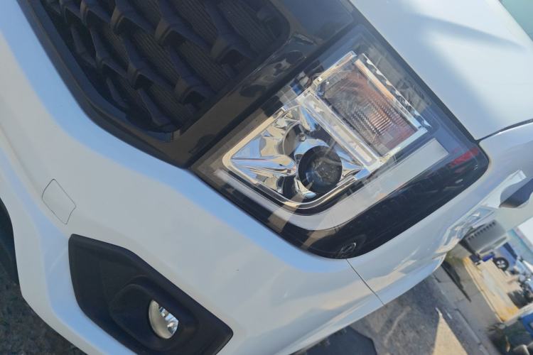 Used JMC Fushun 2022 2.0T Manual Van with Long Wheelbase Mid-Height Roof and 3 Seats Left Front Headlight