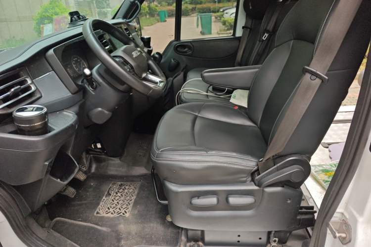 Used JMC Fushun 2022 2.0T Manual Multi-Function Passenger Vehicle Mid-Range High Roof 6-7 Seats Left Front Seat