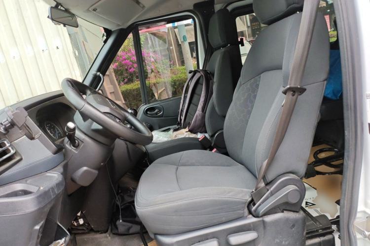 Used JMC Fushun 2022 2.0T Manual Multi-Function Passenger Vehicle Short Wheelbase Low Roof 6-Seater Left Front Seat