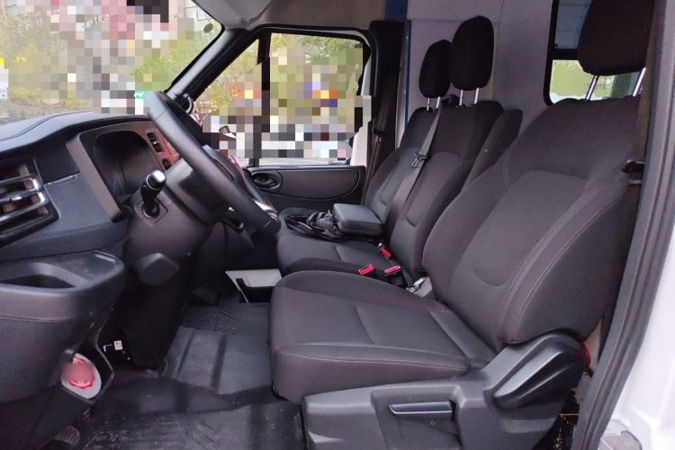 Used JMC Fushun 2022 2.0T Manual Multi-Function Passenger Vehicle Mid-Roof 6-7 Seater Left Front Seat
