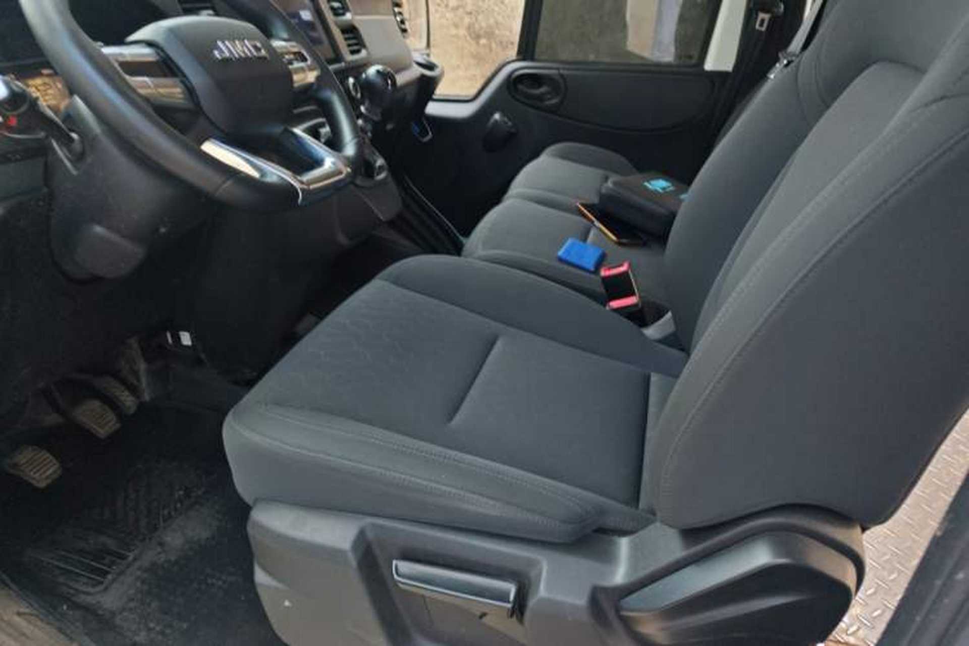 Used JMC Fushun 2022 2.0T Manual Multi-Function Passenger Vehicle Short Wheelbase Mid-Height Roof 6-Seater Left Front Seat