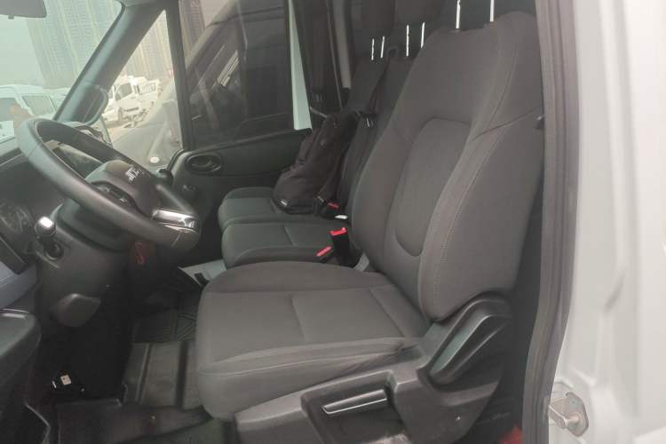 Used JMC Fushun 2022 2.0T Manual Multi-Function Passenger Vehicle Mid-Range High Roof 6-7 Seats Left Front Seat