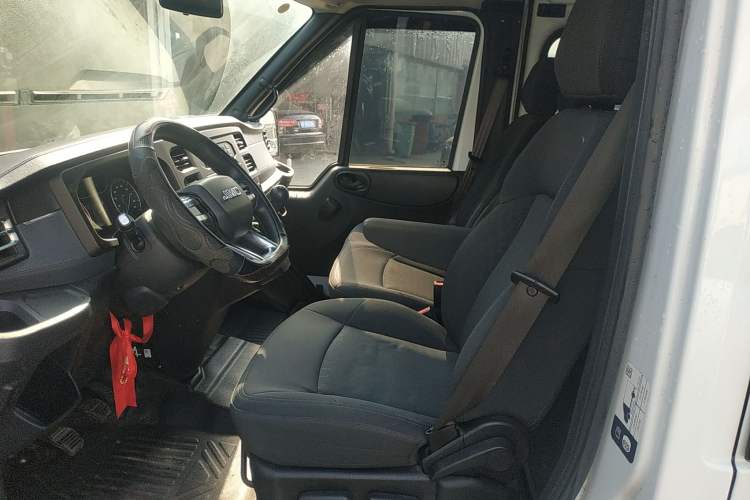 Used JMC Fushun 2022 2.0T Manual Multi-Function Passenger Vehicle Mid-Range High Roof 6-7 Seats Left Front Seat