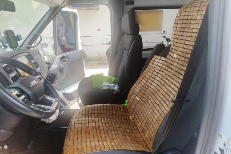 Used JMC Fushun 2022 2.0T Manual Multi-Function Passenger Vehicle Mid-Range High Roof 6-7 Seats Left Front Seat