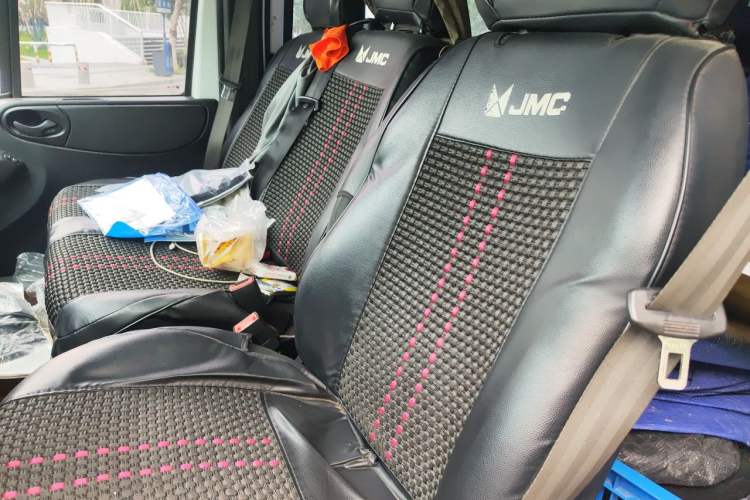 Used JMC Fushun 2022 2.0T Manual Multi-Function Passenger Vehicle Short Wheelbase Mid-Height Roof 6-Seater Left Front Seat