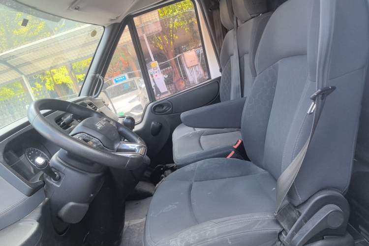 Used JMC Fushun 2022 2.0T Manual Van Short Wheelbase Low Roof 3-Seater Left Front Seat