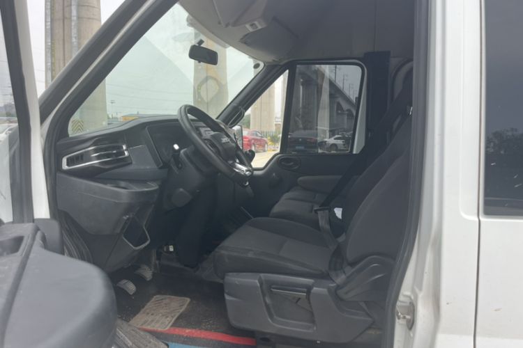 Used JMC Fushun 2022 2.0T Manual Multi-Function Passenger Vehicle Short Wheelbase Mid-Height Roof 6-Seater Left Front Seat