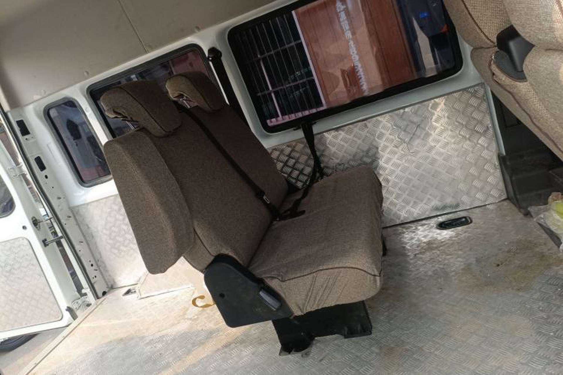 Used JMC Fushun 2022 2.0T Manual Multi-Function Passenger Vehicle Short Wheelbase Mid-Height Roof 6-Seater Left Rear Seat