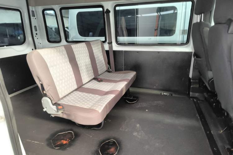 Used JMC Fushun 2022 2.0T Manual Multi-Function Passenger Vehicle Short Wheelbase Mid-Height Roof 6-Seater Left Rear Seat