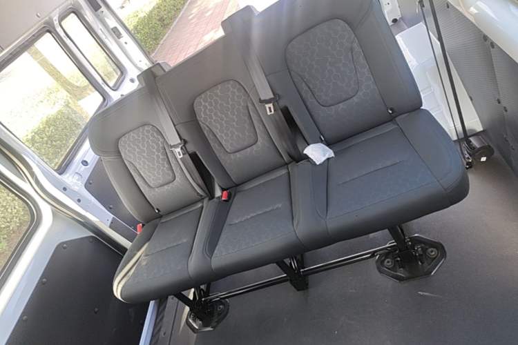 Used JMC Fushun 2022 2.0T Manual Multi-Function Passenger Vehicle Short Wheelbase Mid-Height Roof 6-Seater Left Rear Seat