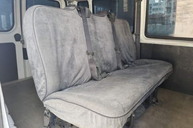 Used JMC Fushun 2022 2.0T Manual Multi-Function Passenger Vehicle Short Wheelbase Low Roof 6-Seater Left Rear Seat