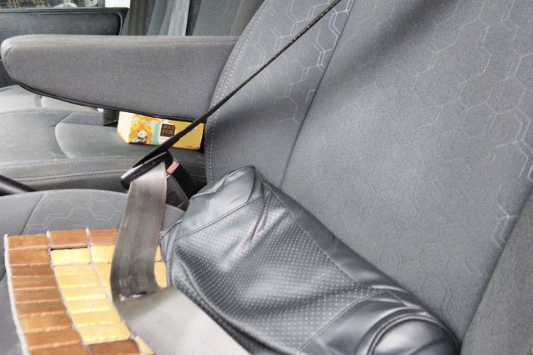 Used JMC Fushun 2022 2.0T Manual Van with Long Wheelbase Mid-Height Roof and 3 Seats Left Rear Seat
