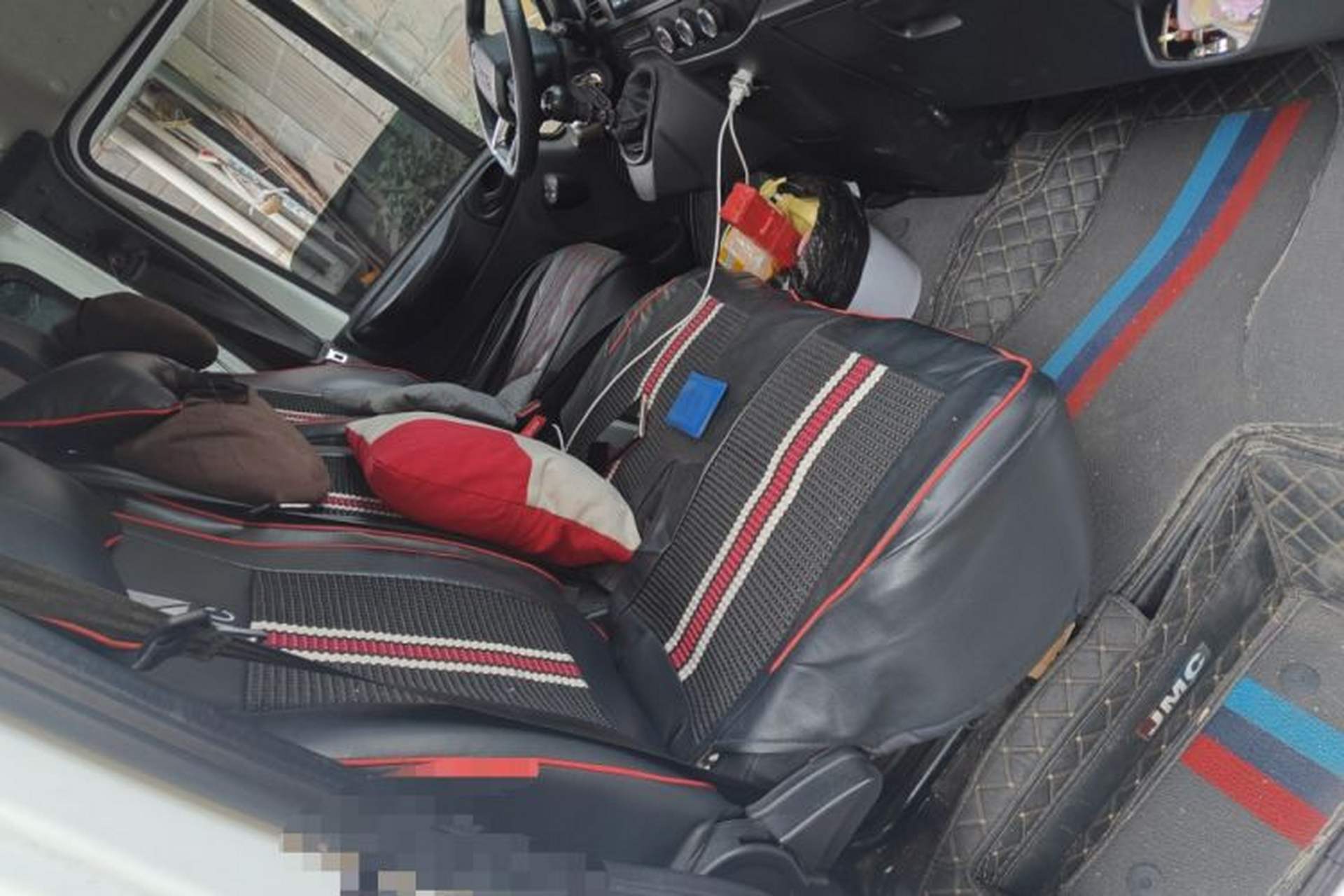 Used JMC Fushun 2022 2.0T Manual Multi-Function Passenger Vehicle Mid-Range High Roof 6-7 Seats Left Rear Seat