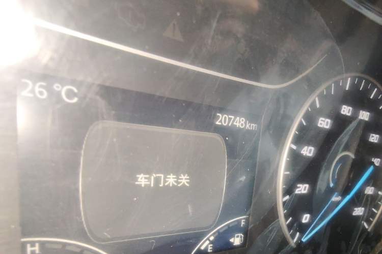 Used JMC Fushun 2022 2.0T Manual Multi-Function Passenger Vehicle Mid-Range High Roof 6-7 Seats Odometer Close Up