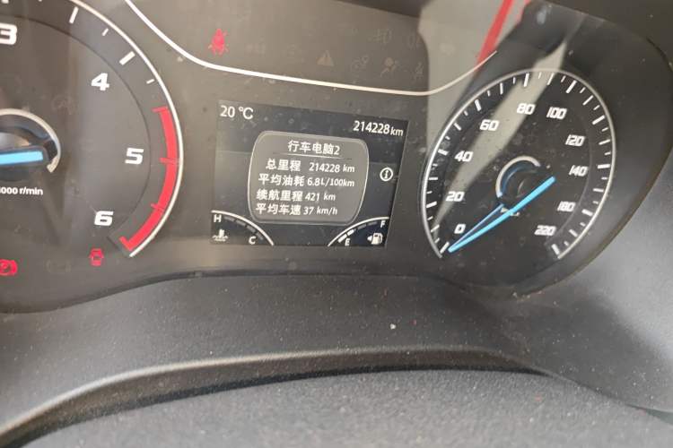Used JMC Fushun 2022 2.0T Manual Van Long Wheelbase High Roof 3-Seater Odometer Close Up