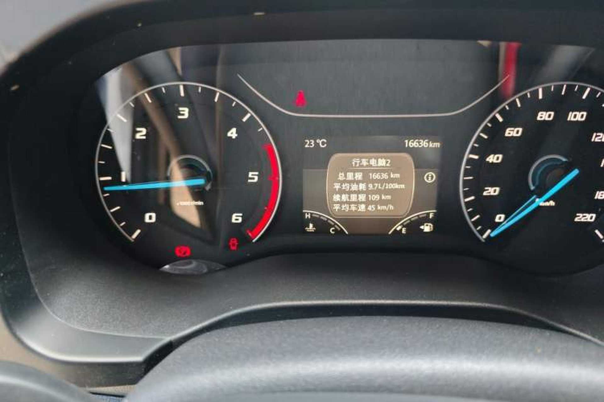 Used JMC Fushun 2022 2.0T Manual Multi-Function Passenger Vehicle Short Wheelbase Mid-Height Roof 6-Seater Odometer Close Up