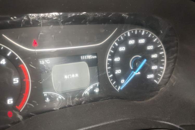 Used JMC Fushun 2022 2.0T Manual Van with Mid-Roof High Roof and 3 Seats Odometer Close Up