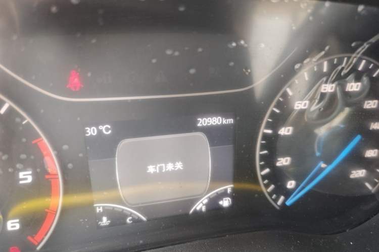 Used JMC Fushun 2022 2.0T Manual Multi-Function Passenger Vehicle Short Wheelbase Mid-Height Roof 6-Seater Odometer Close Up